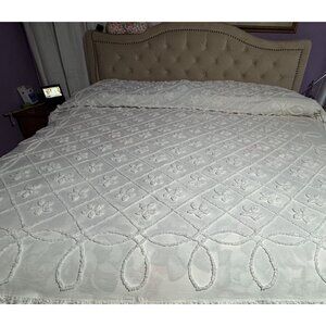 King Size Chenille Tufted Bedspread White  With 2 Shams-Preowned